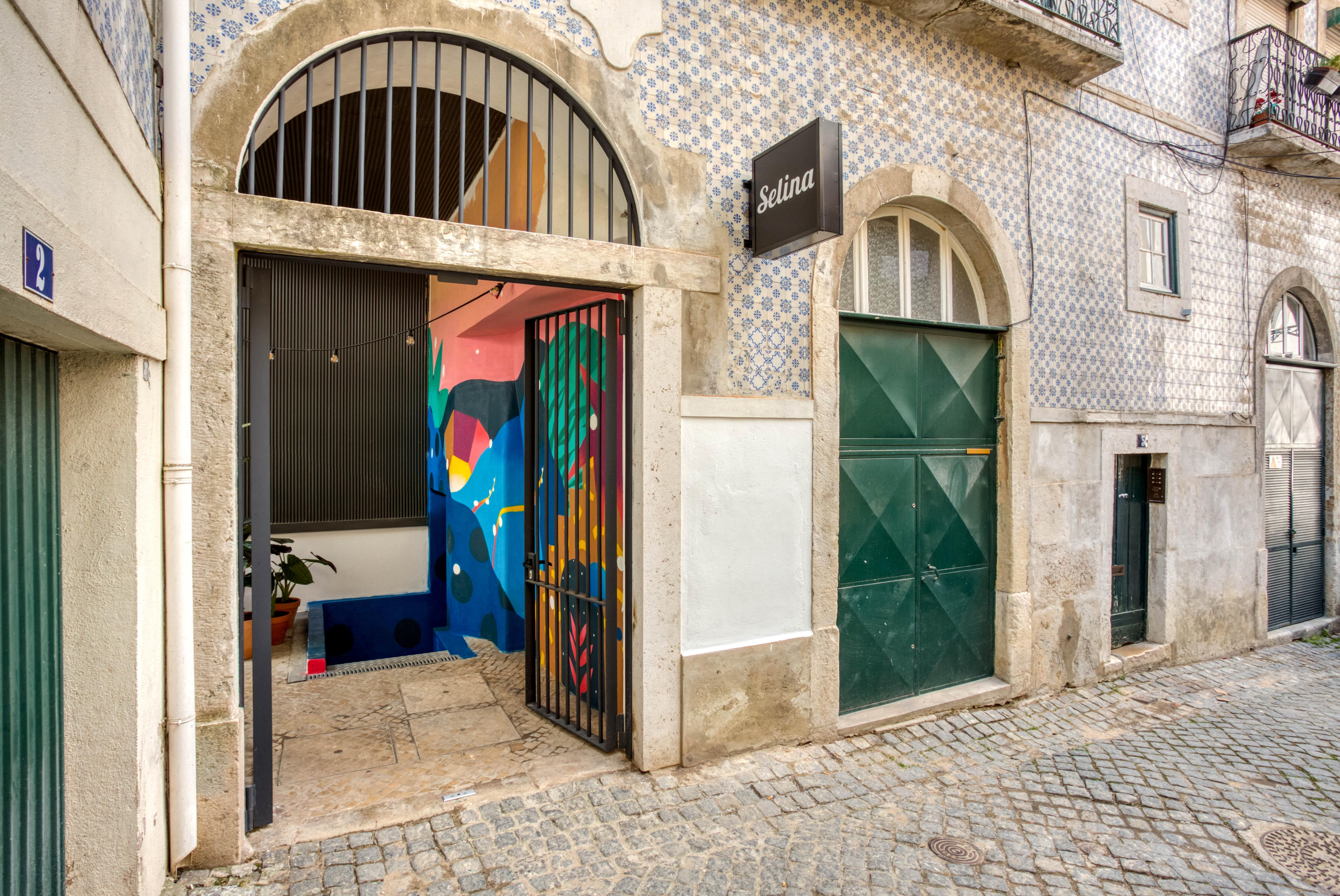 Selina Secret Garden Lisbon Hostel Exterior photo