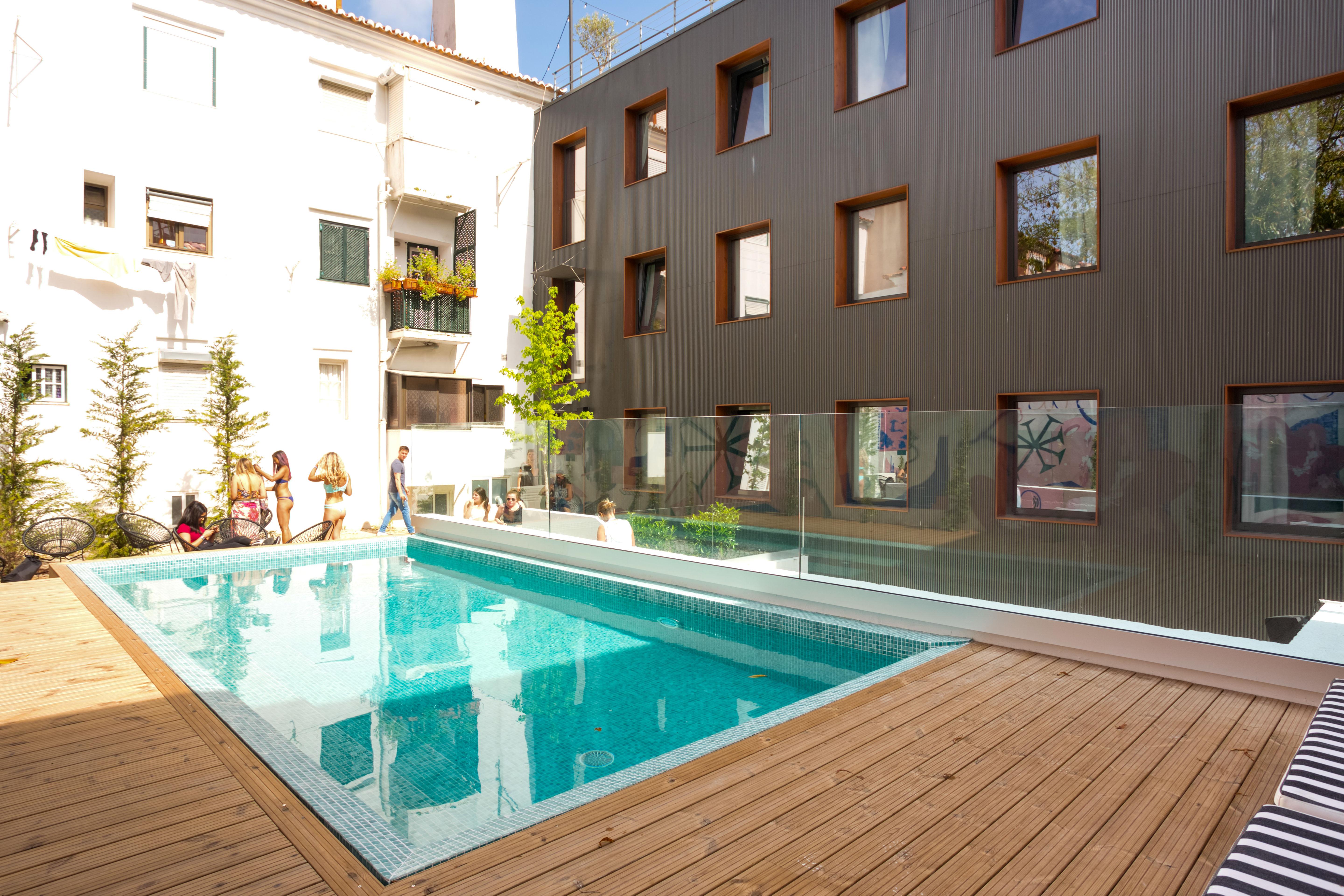 Selina Secret Garden Lisbon Hostel Exterior photo
