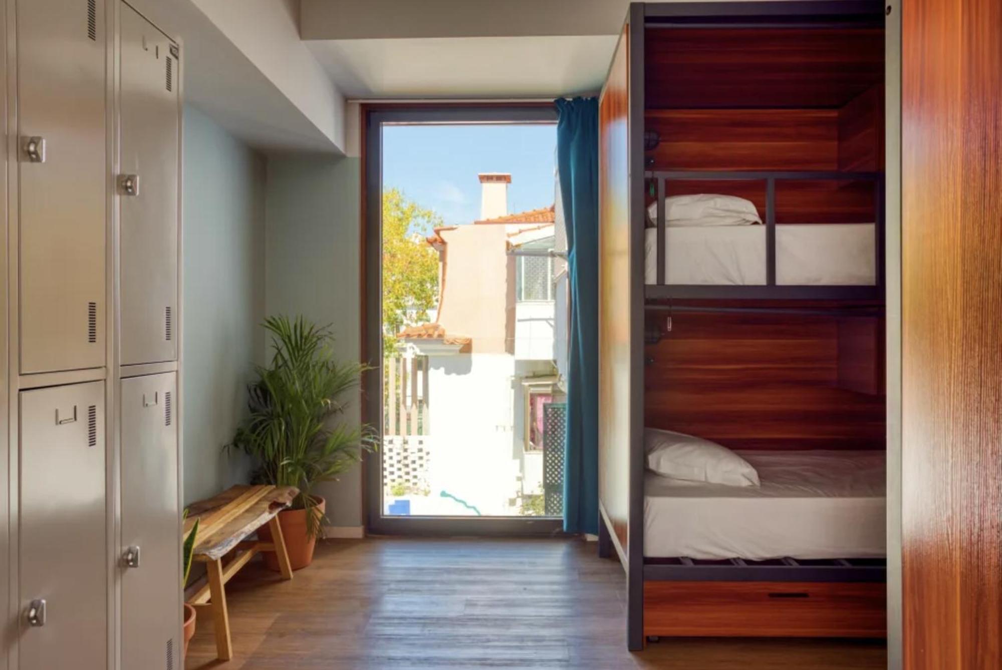 Selina Secret Garden Lisbon Hostel Room photo